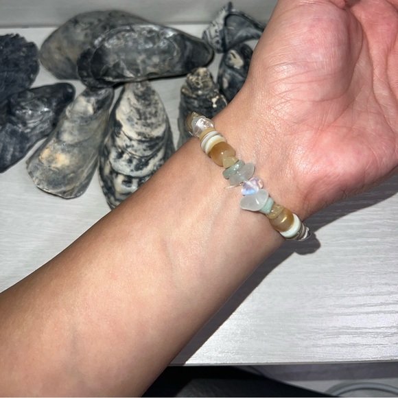 handmade beachy stone bracelet 🐚 - Picture 4 of 6